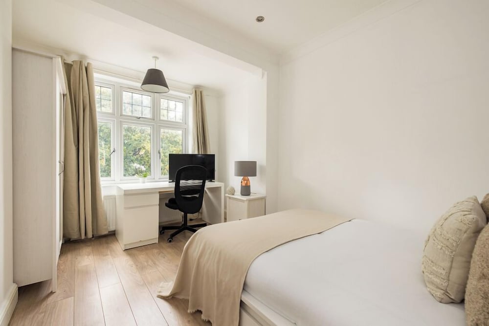 Cosy Double Room in Acton