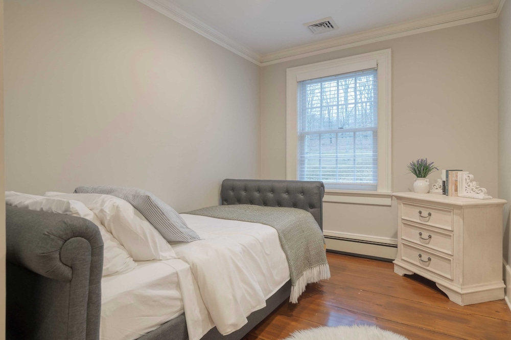 Secluded Berkshires Estate + Private Pond/pool,theater, Gym Sunny Pond