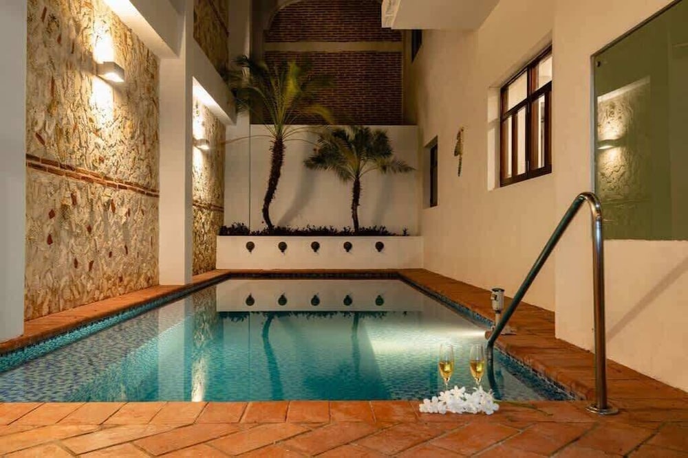 Luxury Apartment– Private Pool & Rooftop Jacuzzi