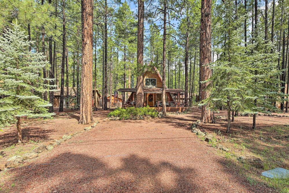 A-frame Pinetop Lakeside Cabin Under the Pines! view 4