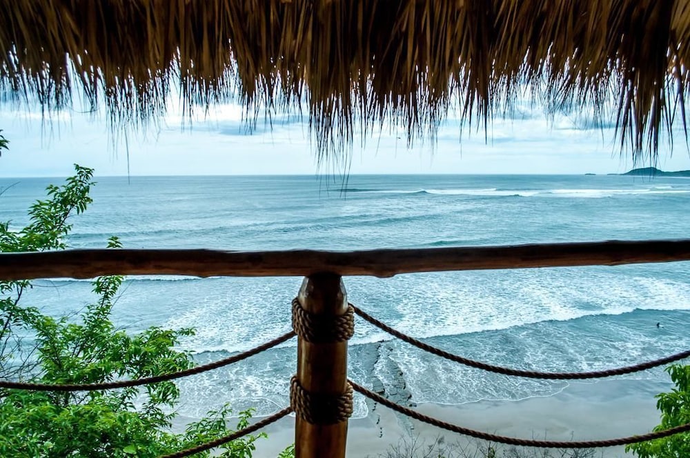 Magnific Rock - Surf Resort & Yoga Retreat Nicaragua - Hostel