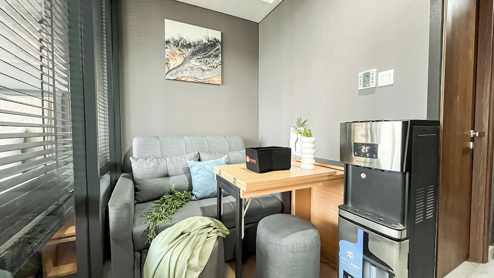 Urban Industrial Touch 1Br Apartment At The Smith Alam Sutera