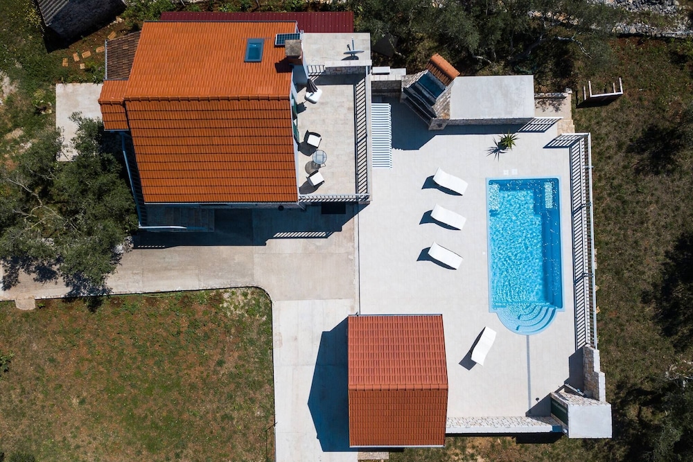 Villa With the Pool Near Vela Luka view 3