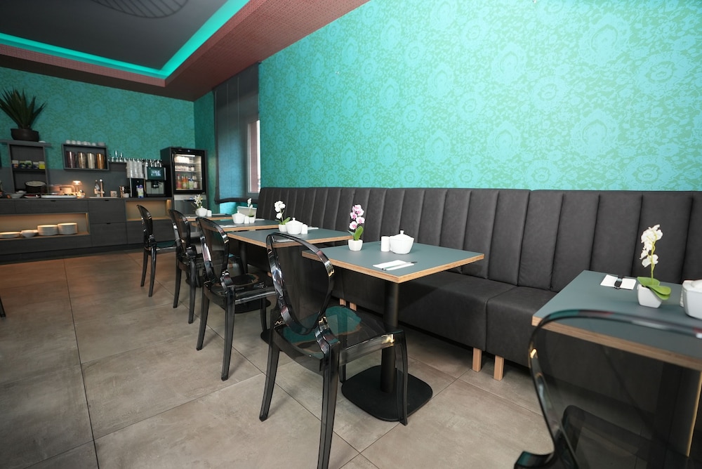 Frankfurt Vacations - Hotel Attache - Property Image 8