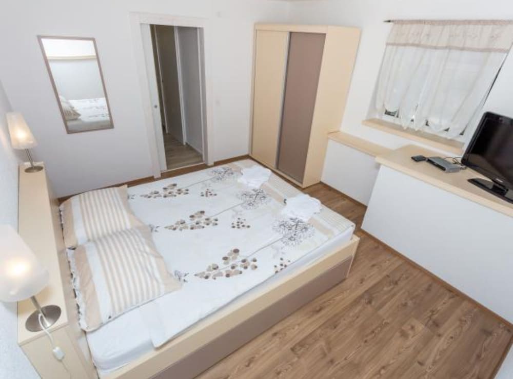 Cozy Seaview Retreat A & M Apartments
