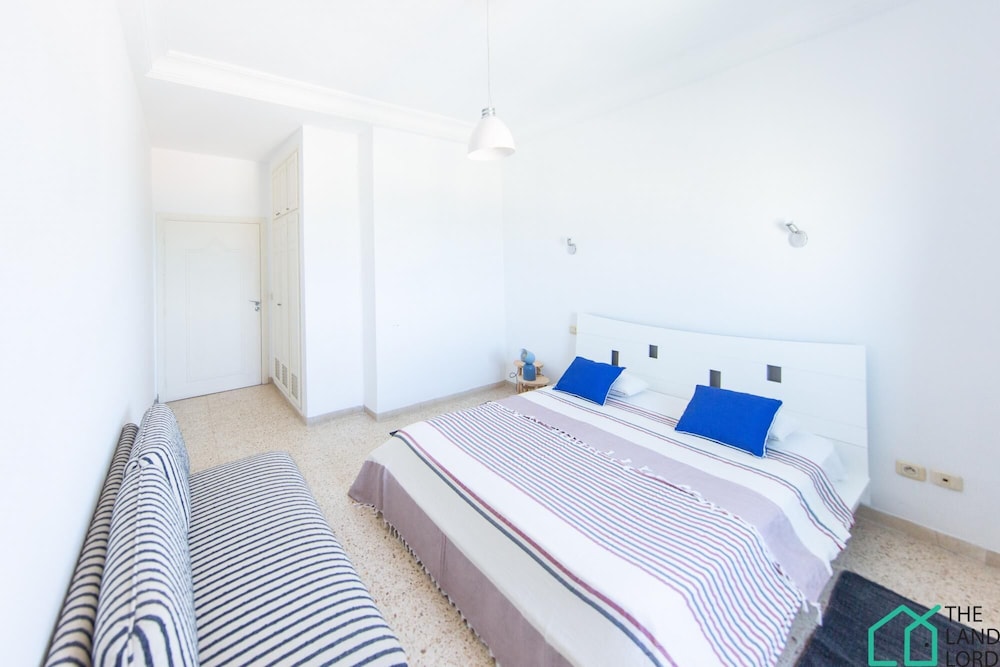The Perfect View 2bds apt in Heart of Marsa Plage view 4