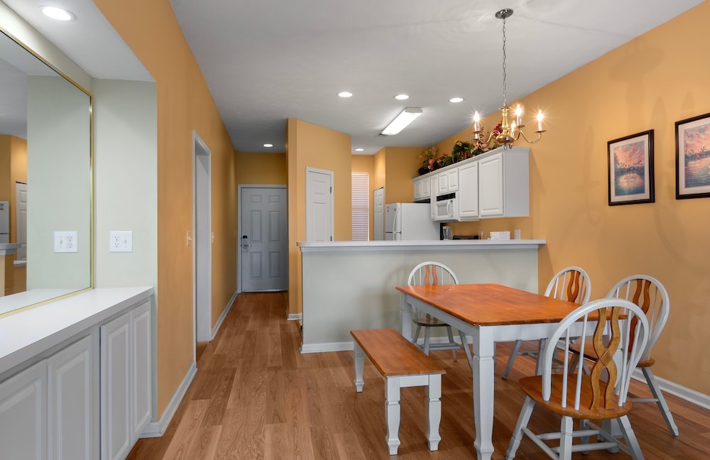 River Oaks 50b 2 Bedroom Condo