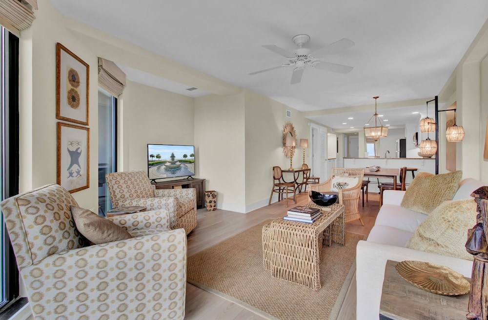303a Shipwatch by Avantstay Ocean View Shared Pool Boardwalk to Beach