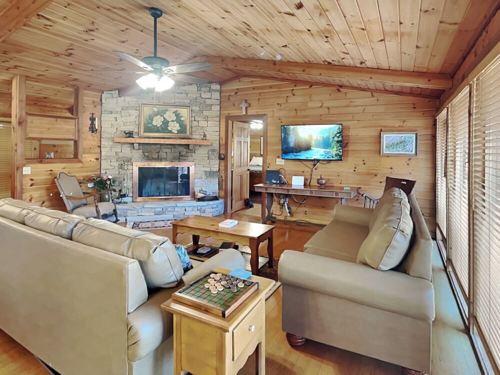 Alexander's Lookout by Jackson Mountain Rentals