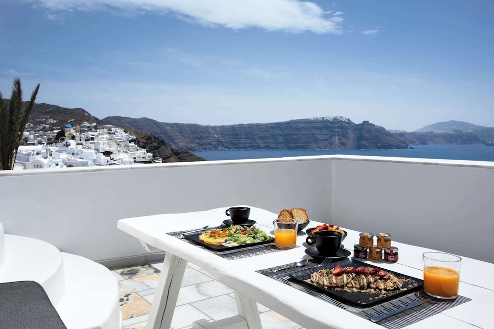 ArmonOia Suites
