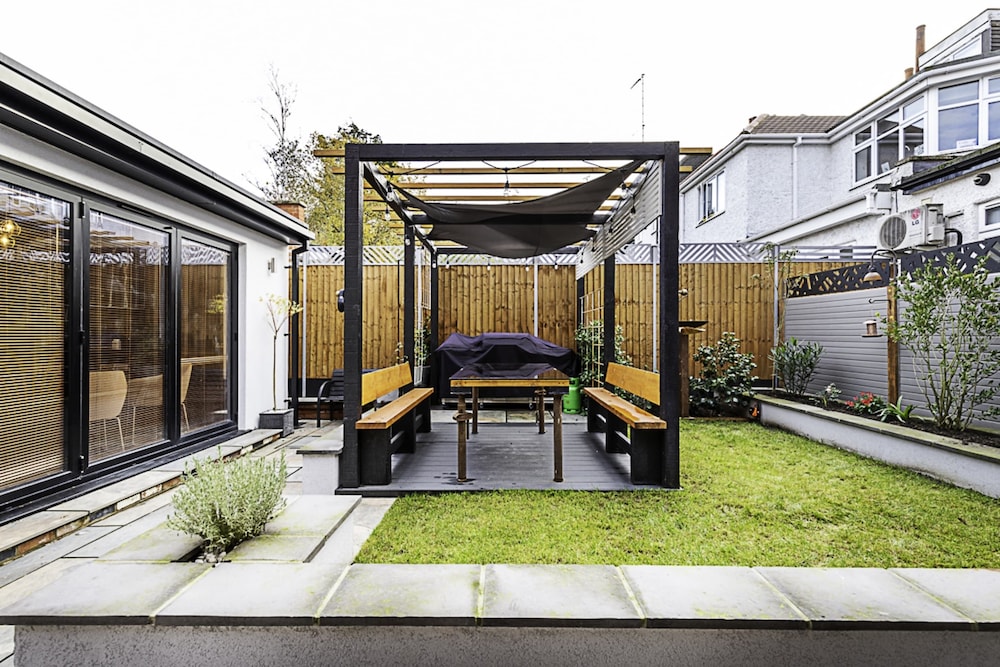 outdoor bbq area