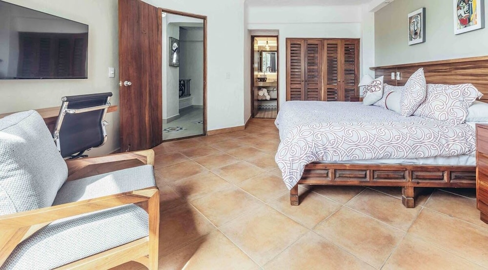 Ocean View 2Br Condo-balcony-beach-pool - 214