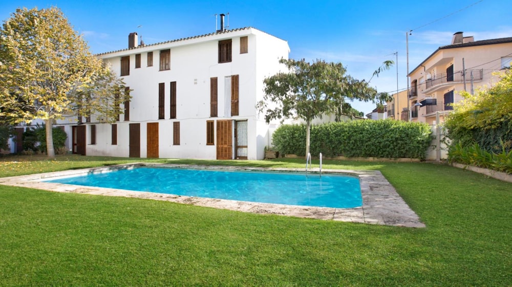 Rosamar in Llafranc With 3 Bedrooms and 2 Bathrooms