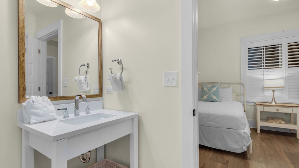 Coastal 3BR Condo With Pool & Shuttle : Snowbird Friendly!
