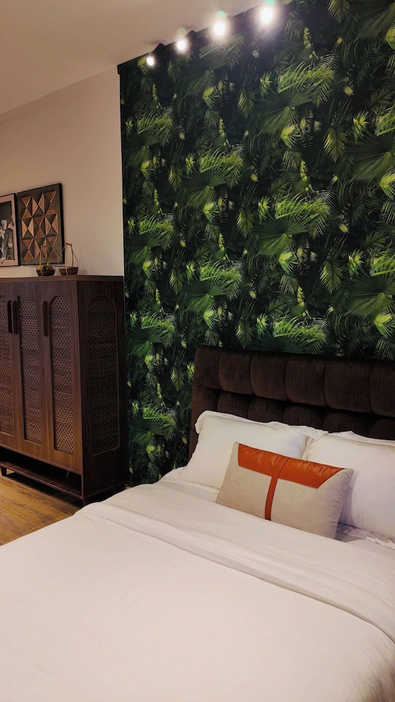 1 BR Nguyen Hue Walking St Bitexco