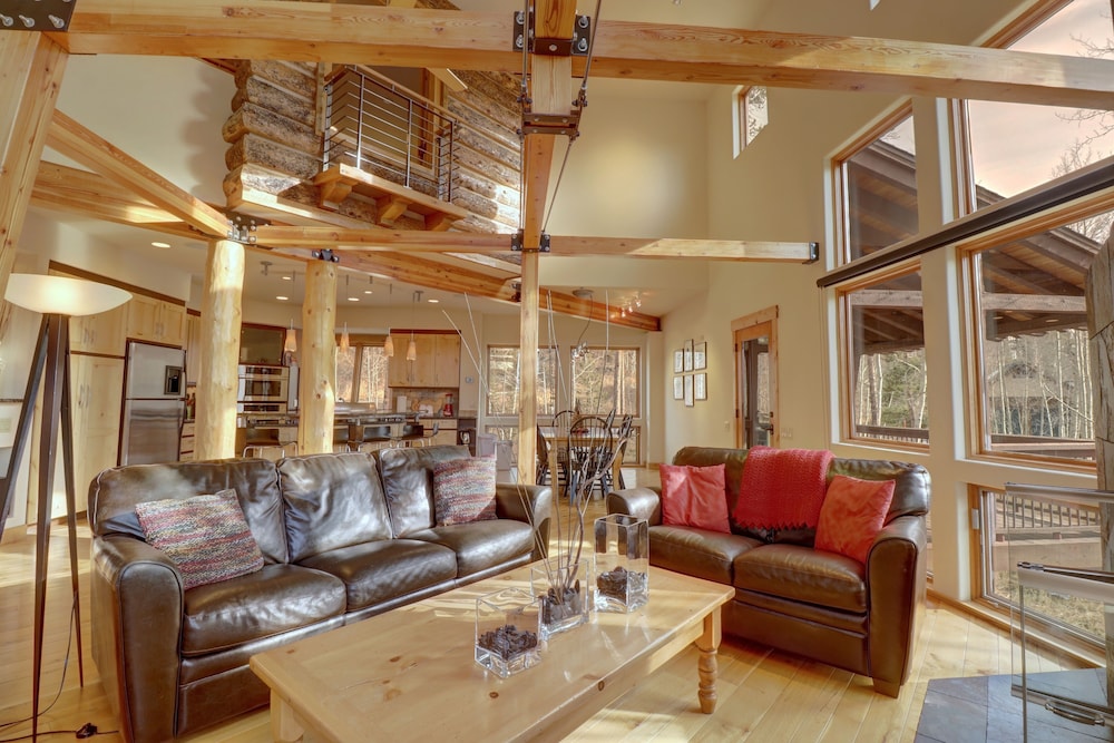 11 Stormwatch Circle 4br 3.5ba 4 Bedroom Home