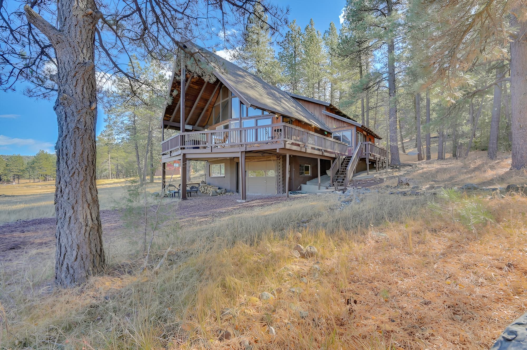 Munds Park Cabin w/ Deck & Golf Course Views view 5
