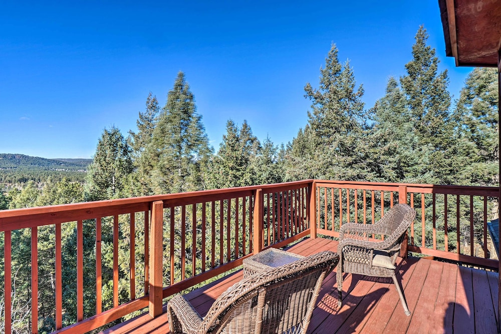 Expansive Mountain Retreat w/ Views of Pikes Peak! view 4