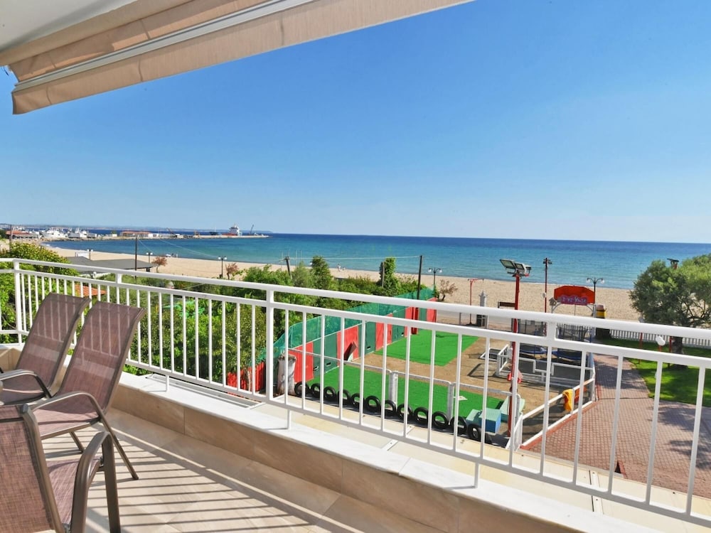 Sabbia Seafront Apartment 3 by Travelpro Services view 2