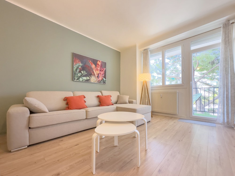 Le Palm in Cannes With 1 Bedrooms and 1 Bathrooms