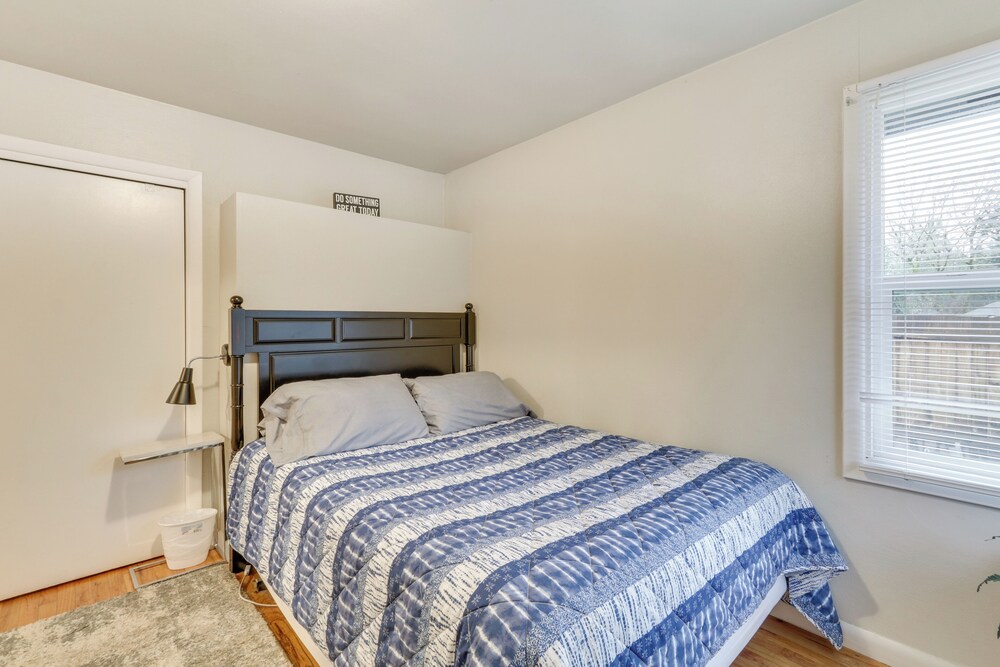 2 Mi to Washington Square: Portland Getaway