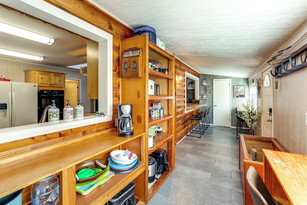16 Mi to Mogollon Rim: Home w/ Deck in Payson!