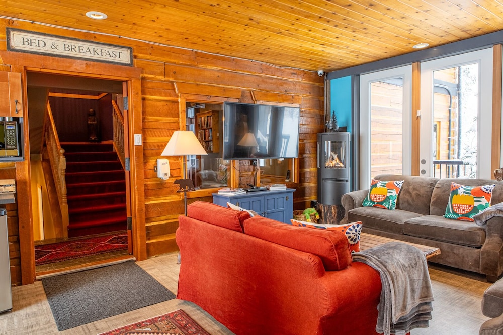 Earl Grey Lodge