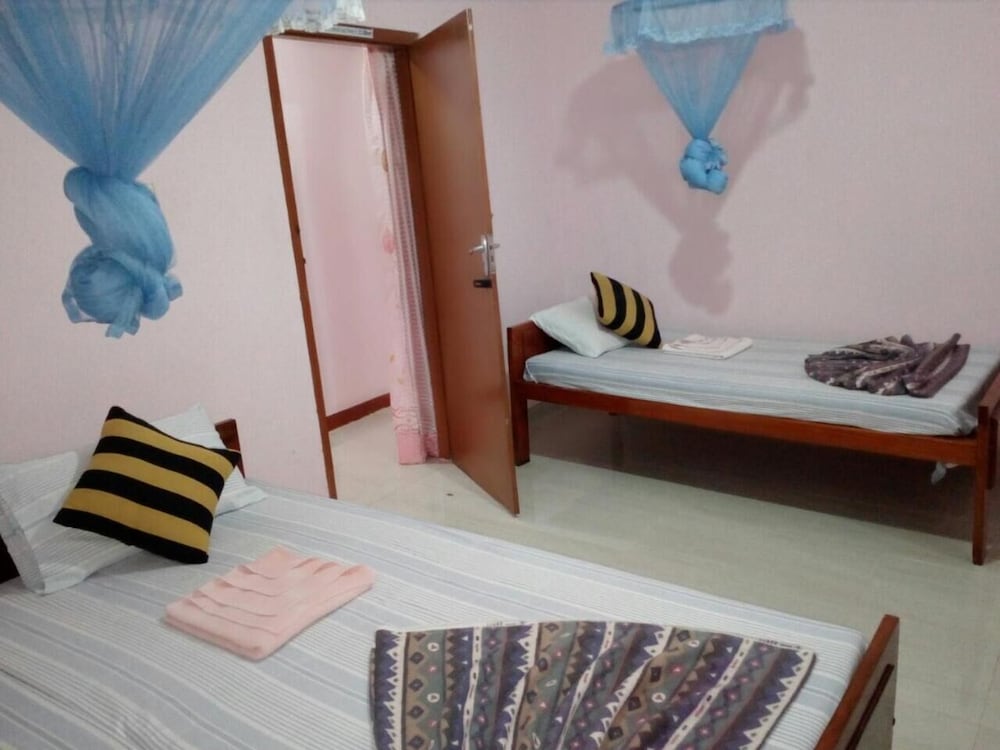 Lizzie Villa Guest House