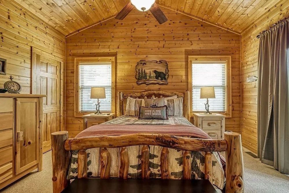 Hillbilly Hideaway 4 Bedroom Cabin