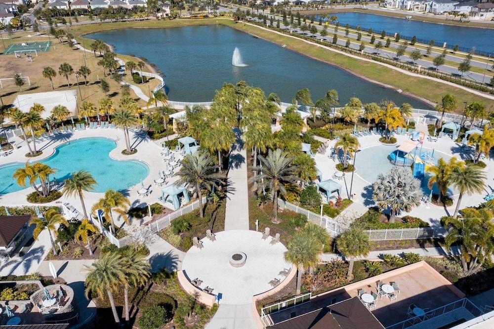 Chic 6 Bedroom Solara Home Pool and Themed Rooms