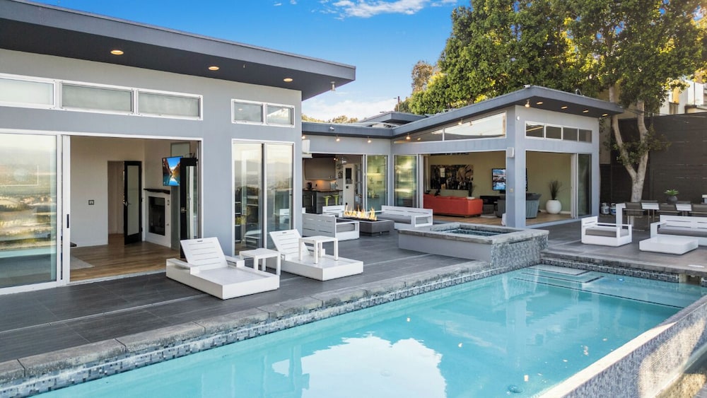 Mulholland View - Mid-century Modern Escape w/ Infinity Pool