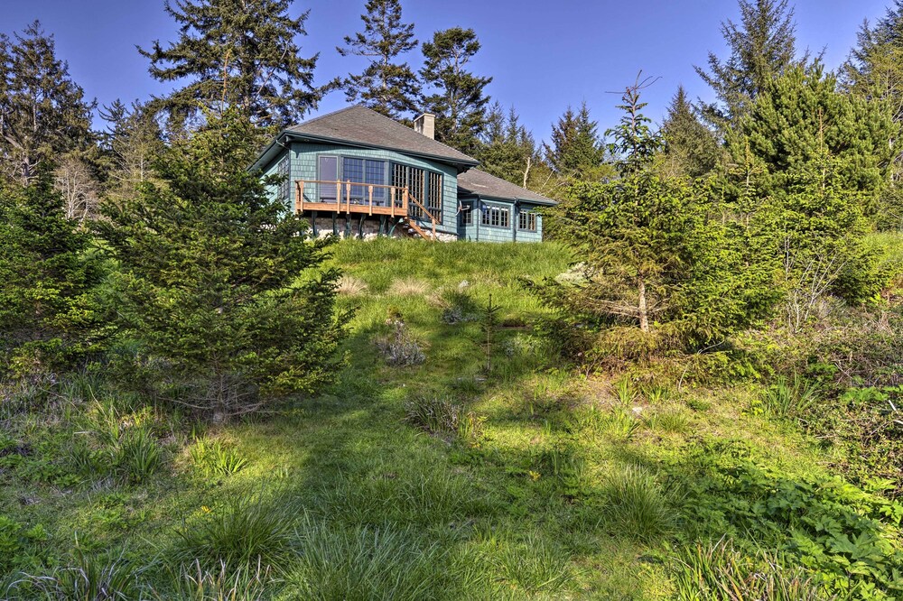 Forested Gold Beach House w/ Panoramic Ocean Views view 3
