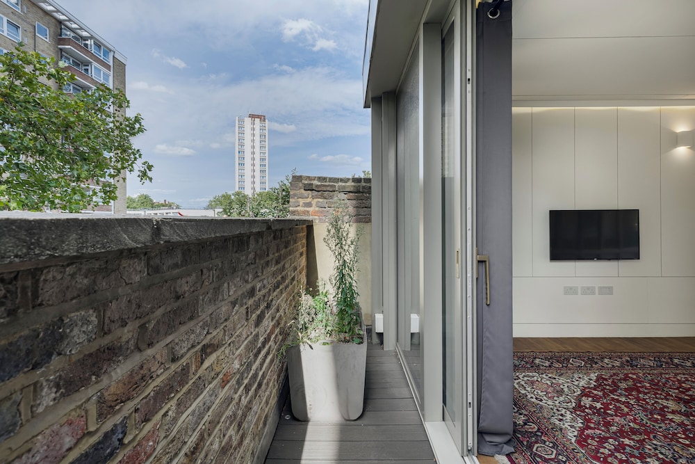 Spacious 5 Bdrm Townhouse in Camden