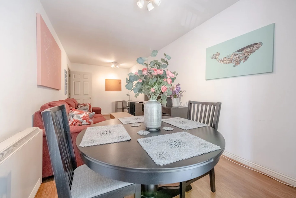 Bright 1 Bedroom Flat in Kensington Olympia