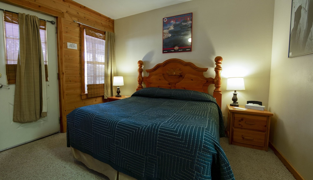 Whittaker's Motel & Historic Bunkhouse