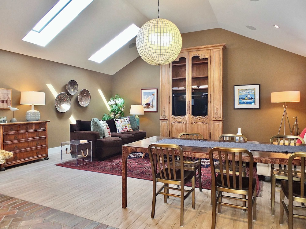 Naples Luxury Retreat - 3 BDR Stay for 6 With Rooftop Patio