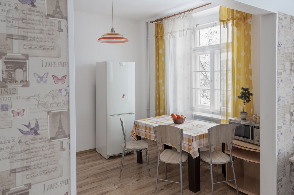 Iezer Residence