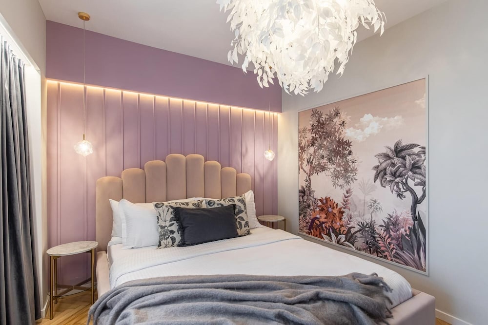 Holt - Incredible 3 Bedroom 2 Bathroom Apartment in the Heart of Bucharest view 2
