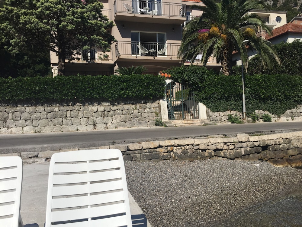 HOUSE 44 Apartments