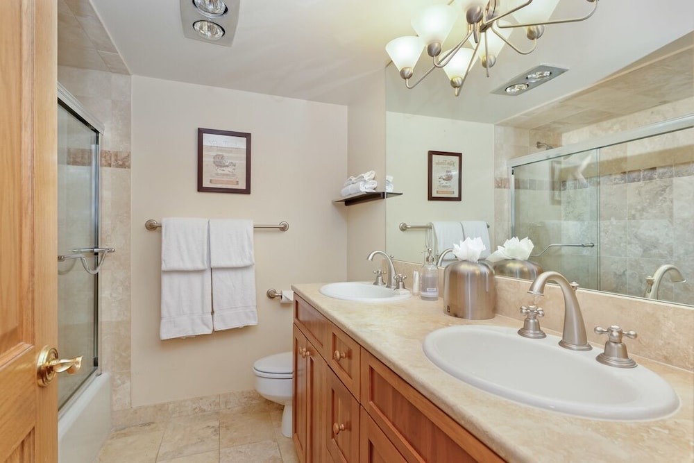 Chateau Eau Claire & Roaring Fork by Frias Properties