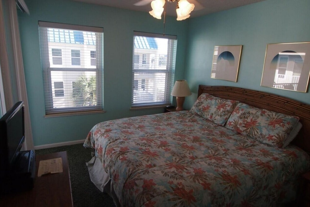 Blue Suede Shoes - 2 Br Condo