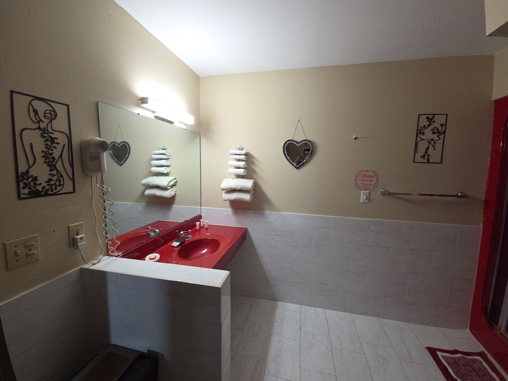 Chesaning Inn & Suites