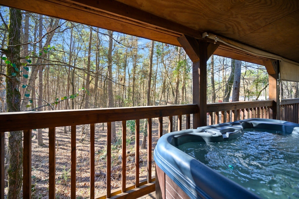 Outlaw Rose Cabin for 8!