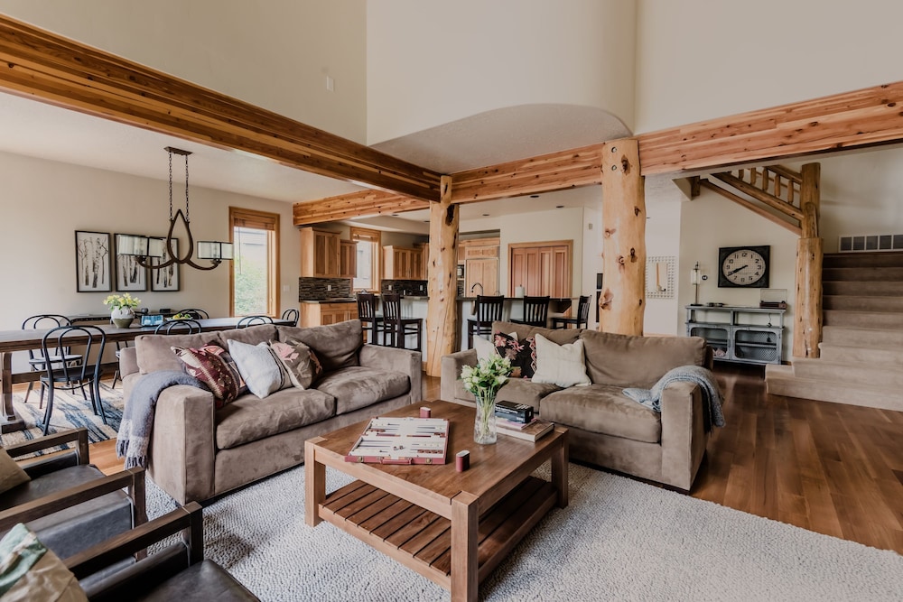 Conifer by Avantstay Secluded Cabin Amongst the Trees w Hot Tub