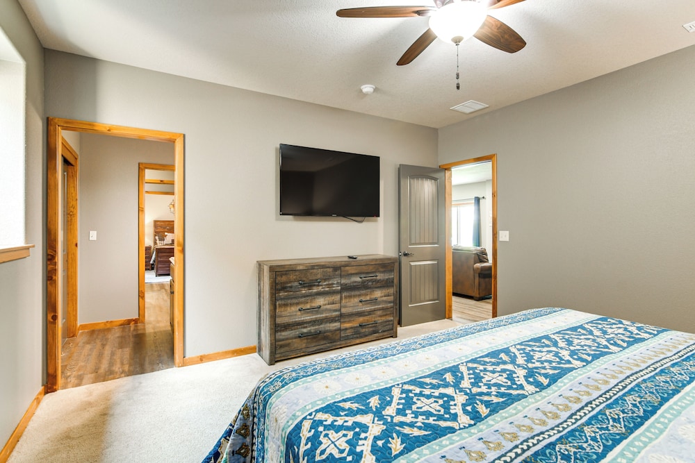 Game Room & Hot Tub: Spacious Retreat in Hollister