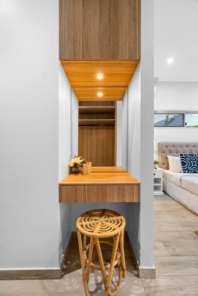 Zenhouse Solstice Designer 4-br Executive Retreat