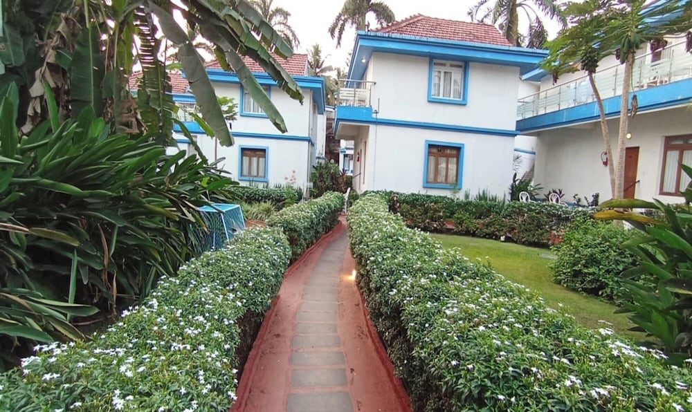 Fabhotel Park Grand Royal Palms
