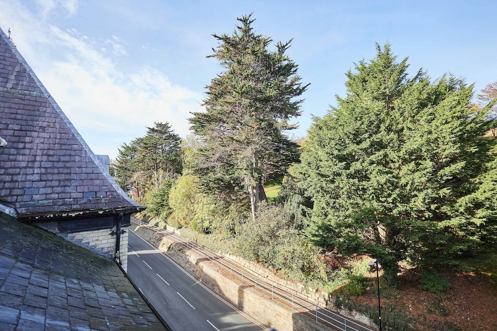Host Stay Ross View Attic Apartment