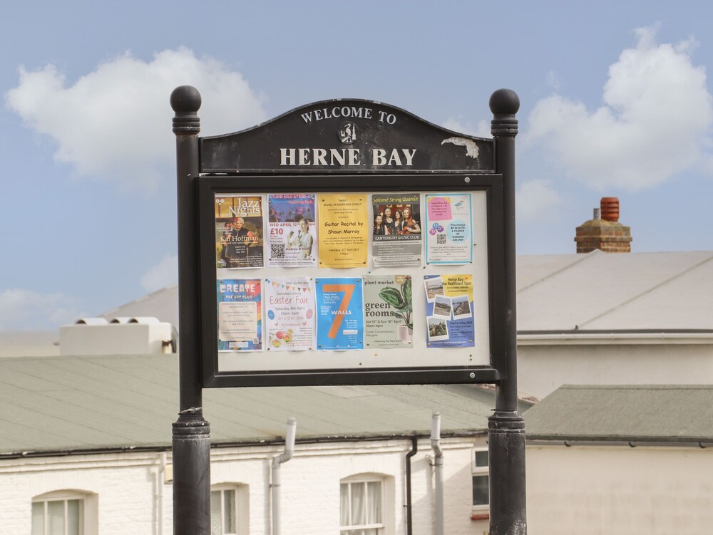 Barons Mews