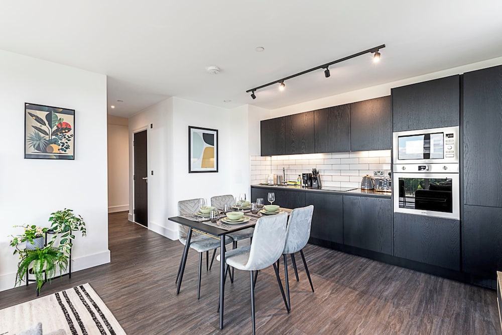 Sleek and Stylish 9th Floor Apartment